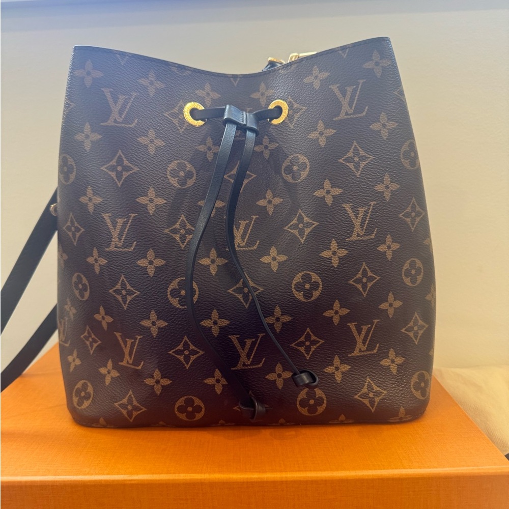 Authentic Louis Vuitton Neo Noe bag - Picture 2 of 12